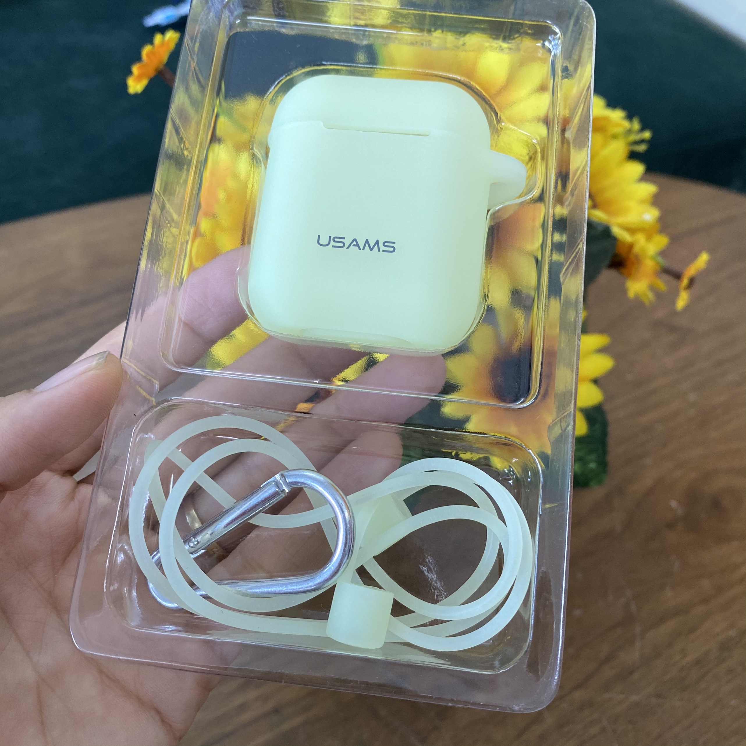 Bao silicon bảo vệ AirPods chính hãng Usams