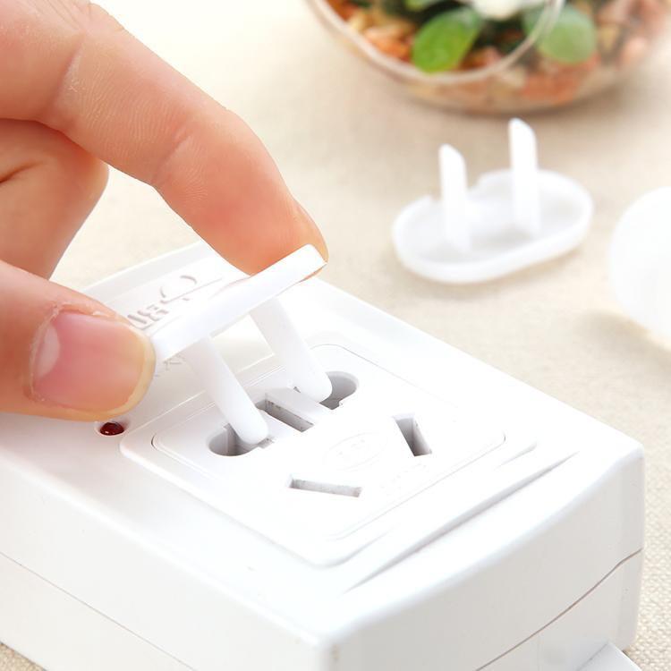 Nút Bịt Ổ Điện Chống Giật 2 Chân Cao Cấp Nhỏ Gọn Chắc Chắn Bảo Vệ An Toàn Cho Bé, Hàng Xuất Nhật. Kingler 8700
