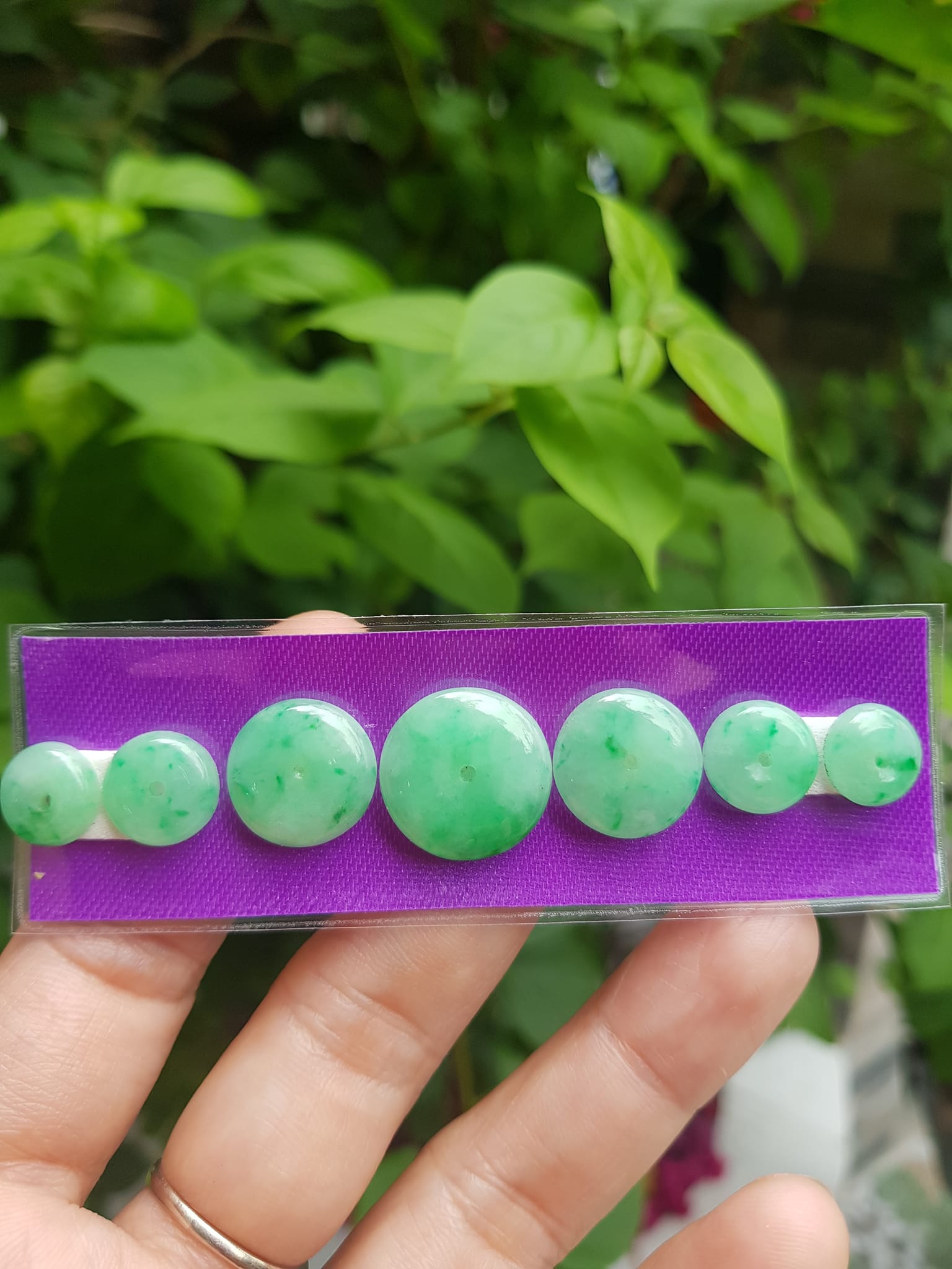 Bộ Trang Sức Lắc Tay Gồm Dãy 7 Đồng Tiền Xanh lớn nhỏ đều quá đẹp Chất liệu đá cẩm thạch tự nhiên mệnh mộc hỏa thủy Nữ bọc vàng làm lắc tay đeo rất đẹp tuyệt vời ạ