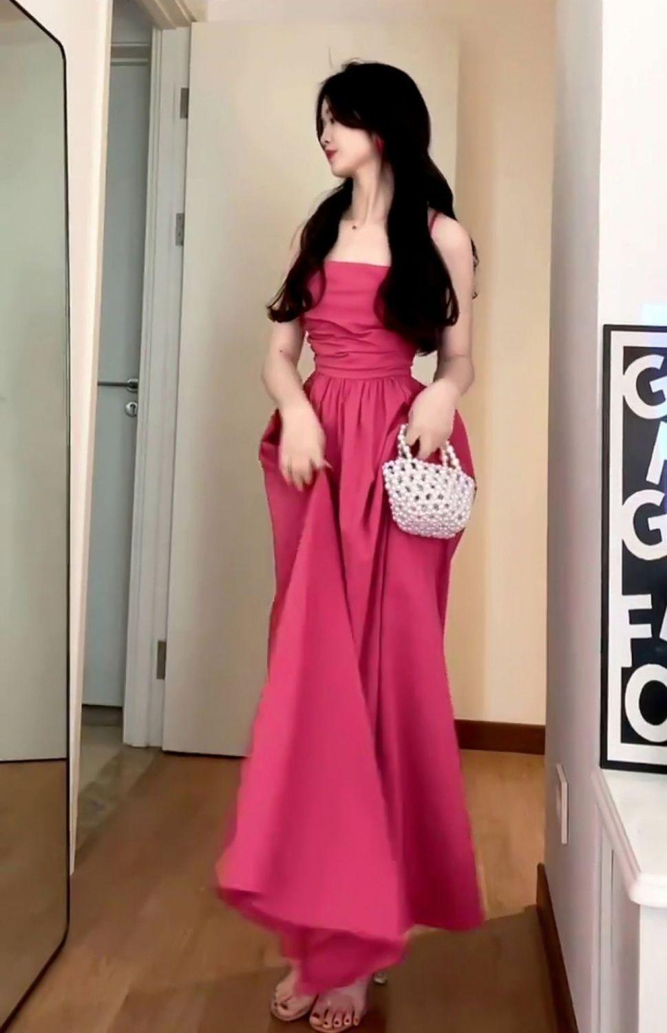 TOBE1SHOP Tea Break French Rose Sling Dress Trẻ em mùa hè 2023 Thắt lưng lộ ra váy dài nghỉ mát bên bờ biển gầy