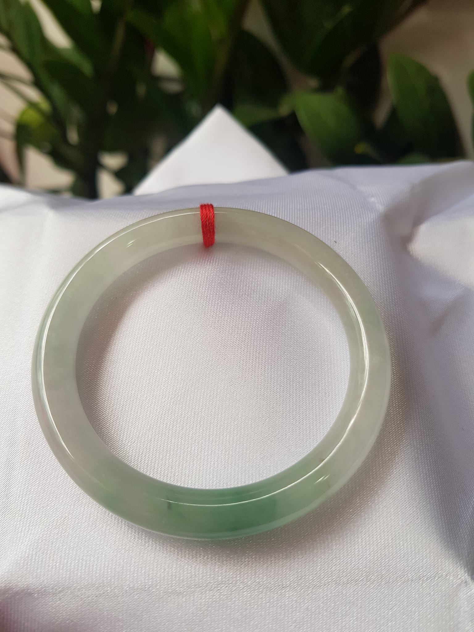 Vòng cẩm thạch Ngọc Đẹp Lý A SỊN 50mm x 7mm Chất liệu đá tự nhiên màu xanh ngọc bóng điểm xanh lý vân đậm tự nhiên bóng đẹp Nữ 50kg - 56kg ạ