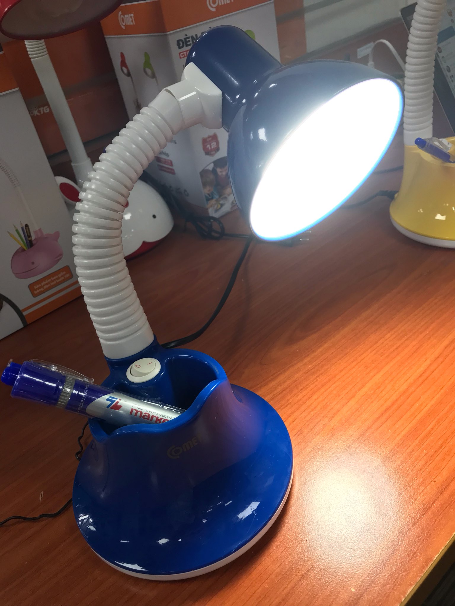 Đèn Bàn Học Sinh Comet CT413