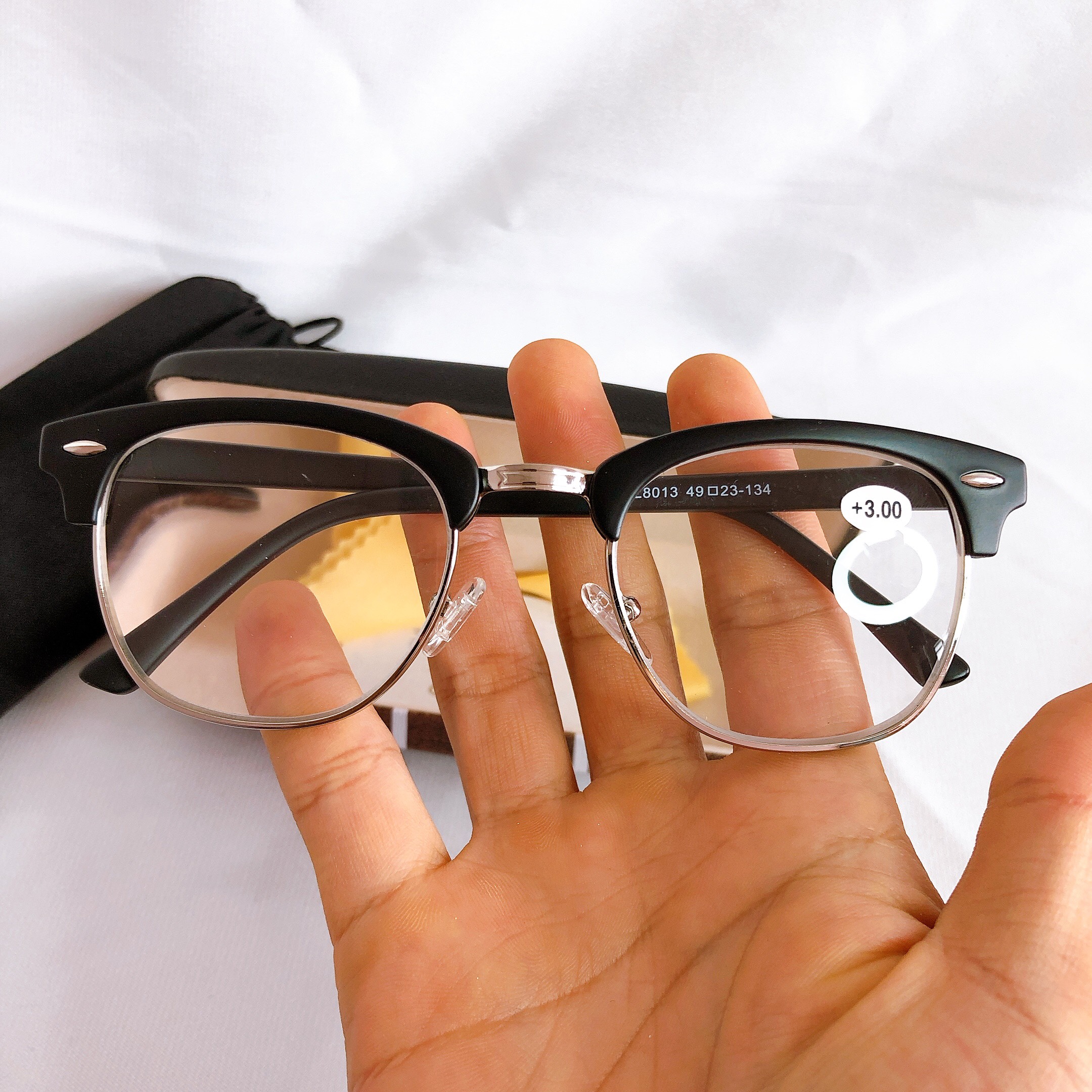 Kính lão thị viễn thị mắt sáng rõ khung tròn to cực trong và rõ chữ KVTO