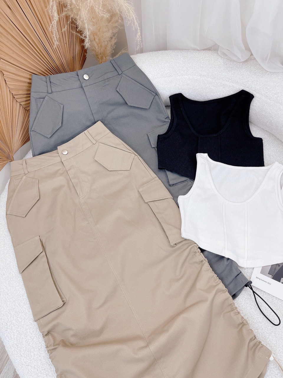 SET ÁO CROPTOP + CHÂN VÁY DÀI DÂY RÚT TÚI HỘP
