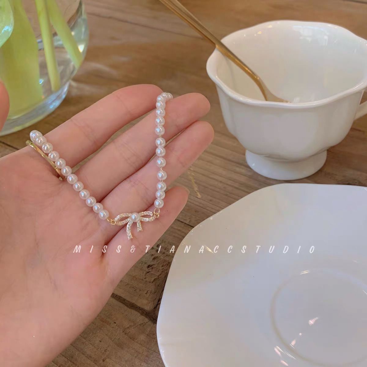 Vòng tay chuỗi ngọc trai nhân tạo phối nơ xinh xắn