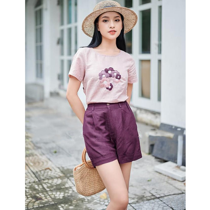 Bộ ngắn linen cổ tròn thêu hoa ngực kèm quần short trẻ trung ArcticHunter