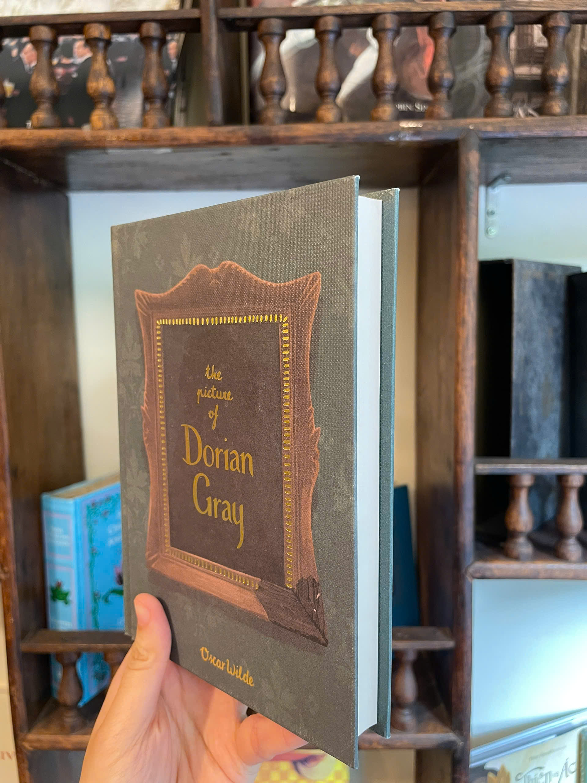 Sách - The Picture of Dorian Gray by Oscar Wilde - Classics/Fiction/Horror book in English