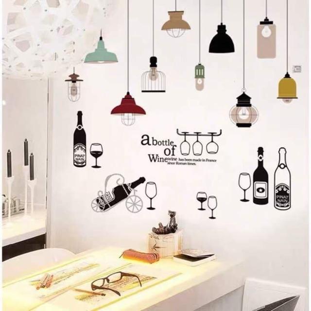 Decal dán tường Combo 2 tranh dây đèn thả + trang trí chai rượu