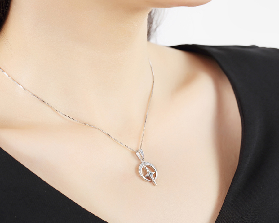 Dây chuyền mặt trăng ôm sao bốn cánh - Vòng cổ bạc Panmila