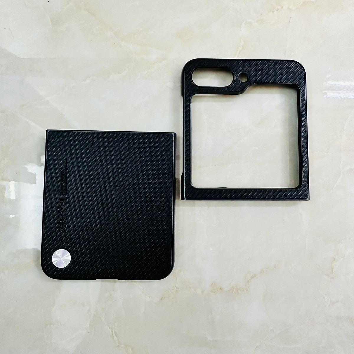 Ốp lưng dành cho Samsung Galaxy Z Flip 5 hiệu X Level vân carbon đẹp mỏng không bám vân tay chống va đập - Hàng nhập khẩu