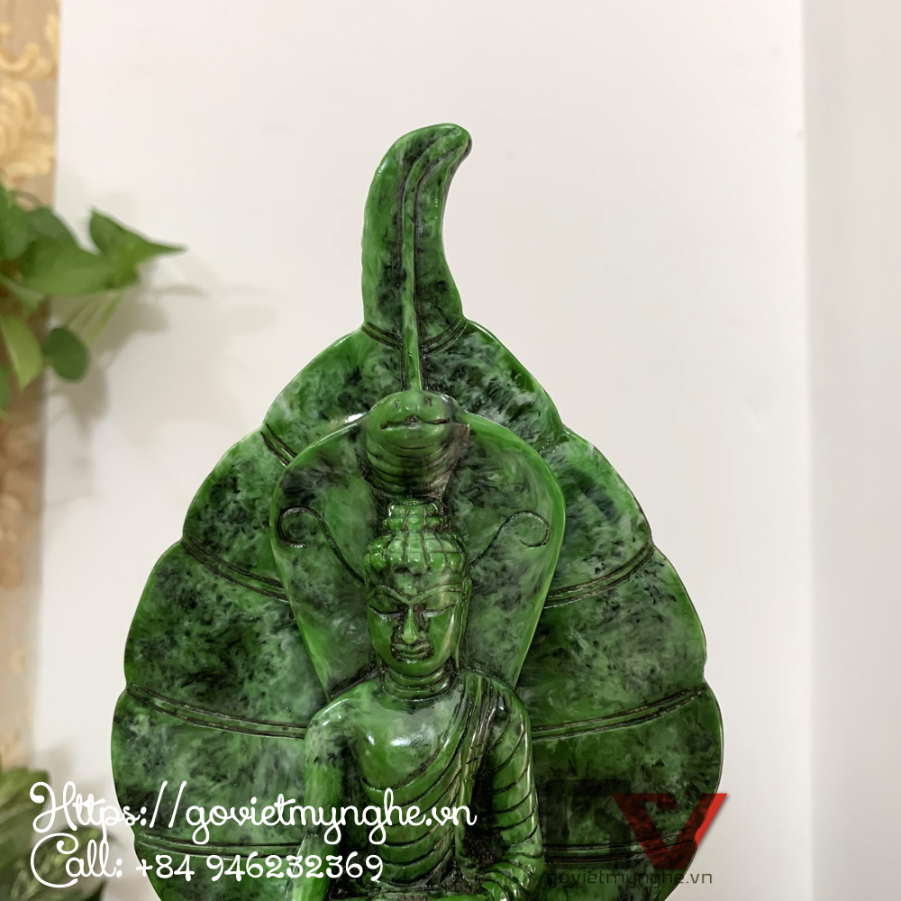 Tượng đá Đức Phật ngồi trong tòa rắn Naga - Màu xanh lục bích