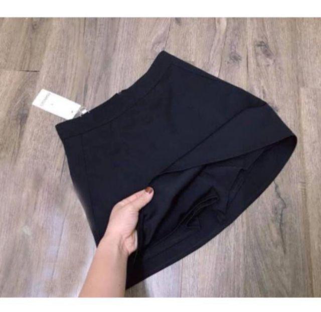 Chân váy chữ A có 2 size xl . L có 2 màu đen xanh đen