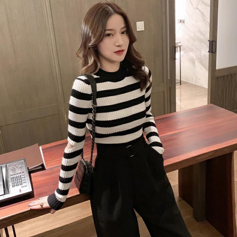 Áo thun nữ cổ tròn dài tay kẻ sọc