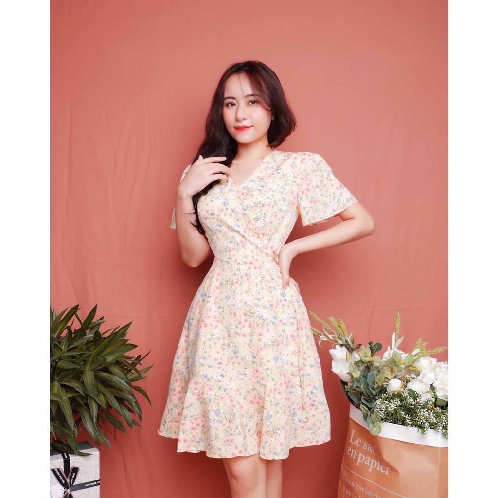Đầm hoa nhí vàng đẹp thiết kế xòe cổ v tay ngắn thời trang eo tôn dáng che bụng hợp đi làm đi chơi