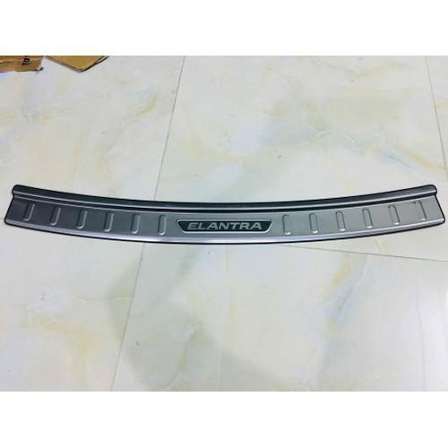 Ốp bậc cốp ngoài mẫu inox theo xe Elantra