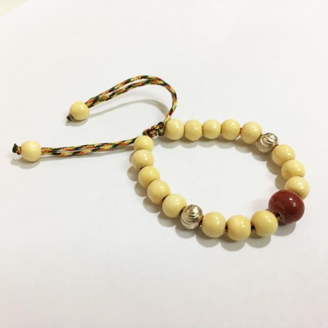 Vòng dâu tằm Bình An san hô đỏ, chạm bạc giúp bé yêu ngon giấc