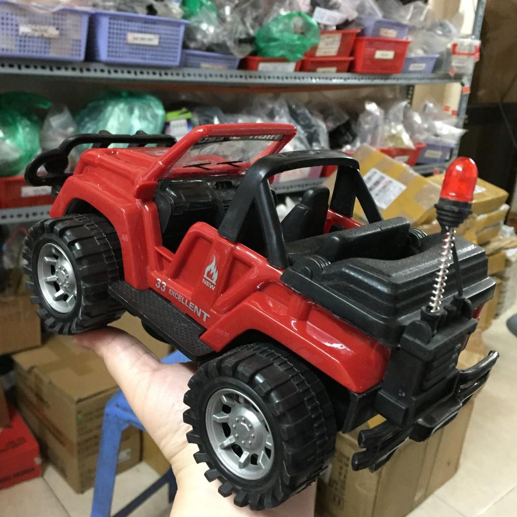 Mô hình Jeep pin thường có nhạc và đèn
