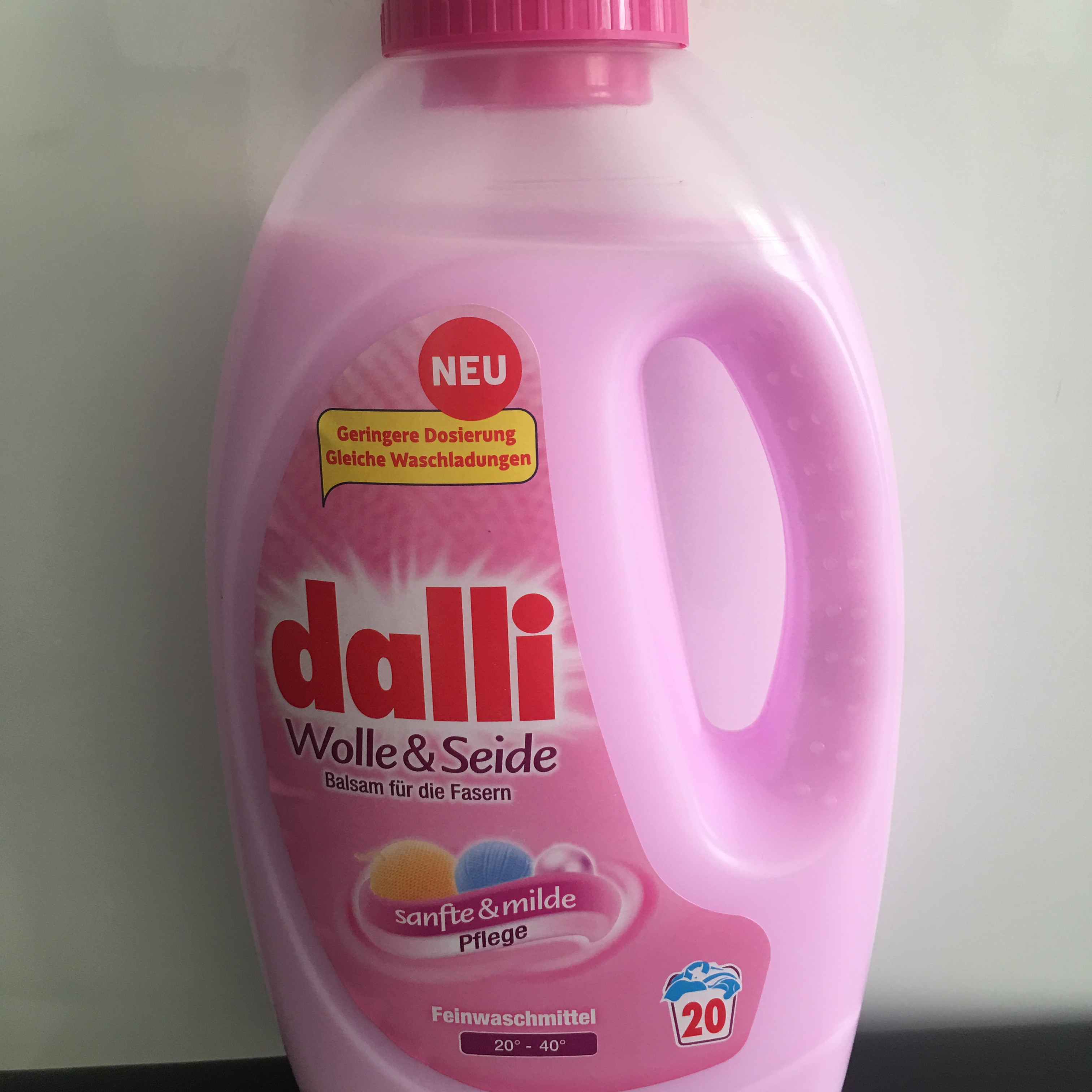 Nước giặt Dalli chuyên cho Len và Lụa