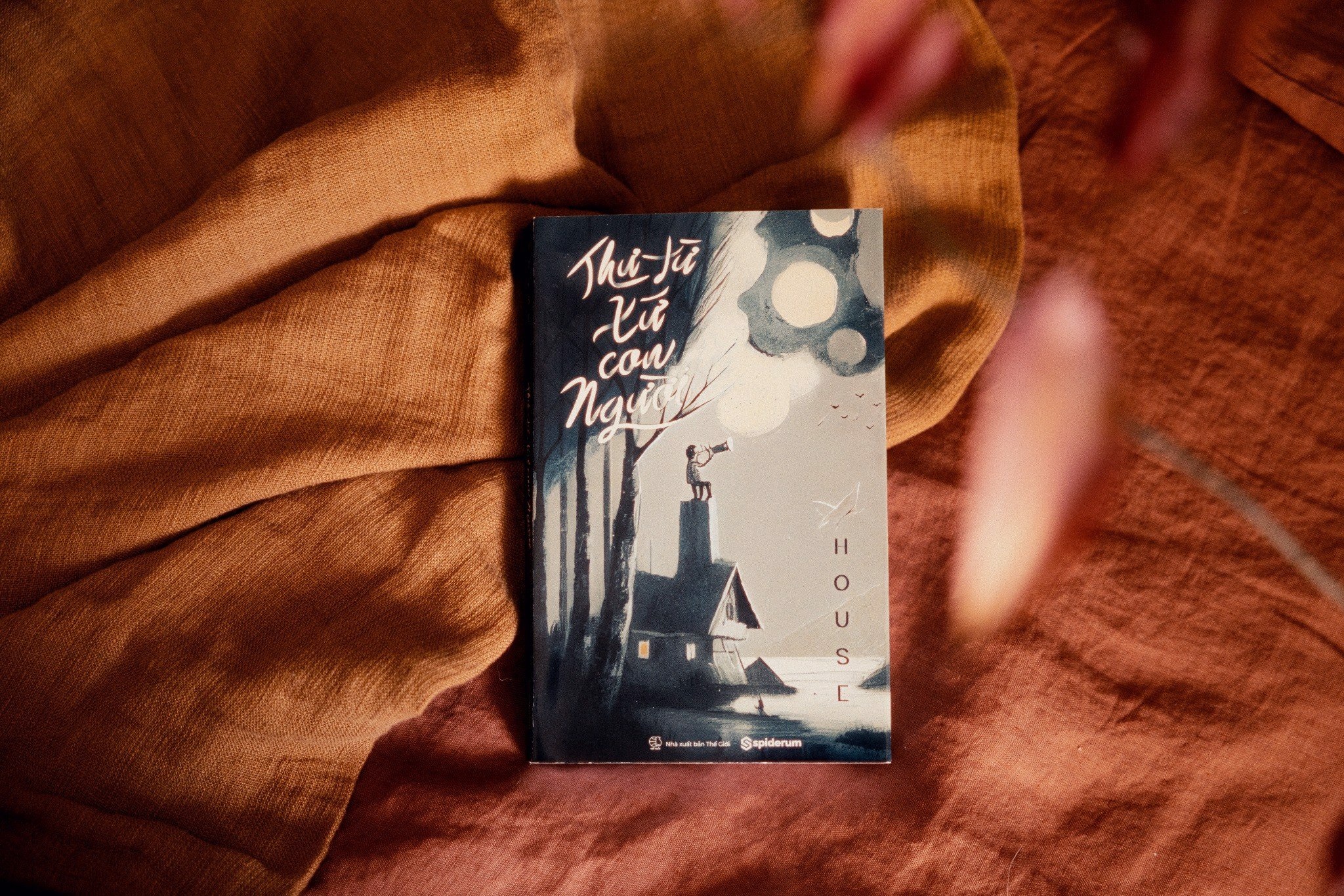 Thư Từ Xứ Con Người - Tản Văn