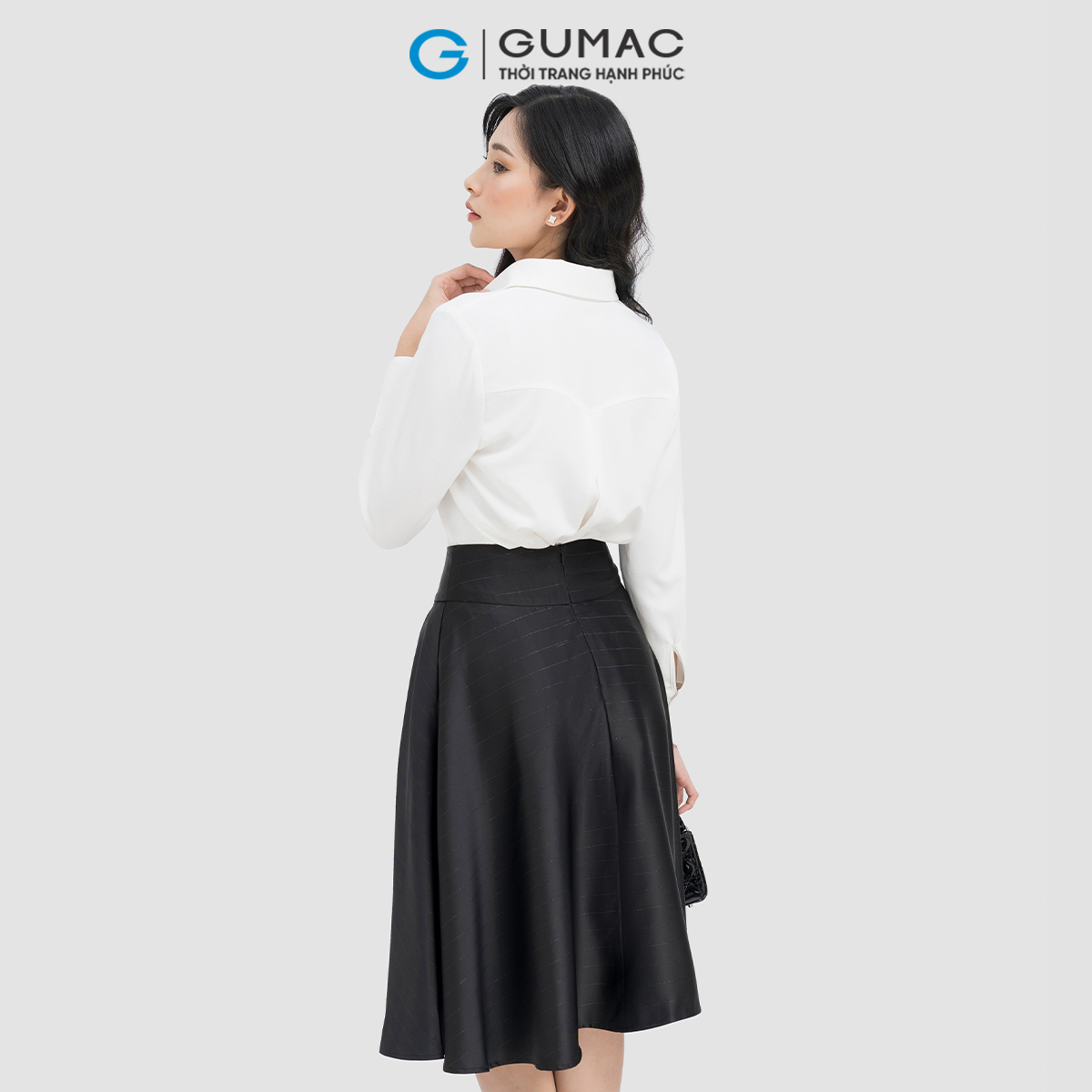 Chân váy xòe đính nút Gumac VD04056
