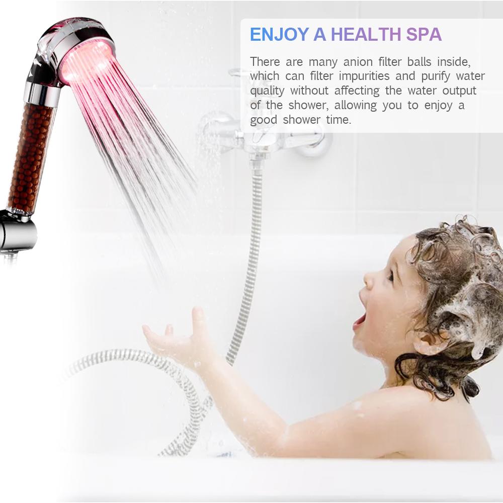 Đầu vòi hoa sen có đèn led bằng vật liệu cao cấp, tích hợp nhiều quả cầu lọc anion bên trong, có thể lọc tạp chất và làm sạch chất lượng nước