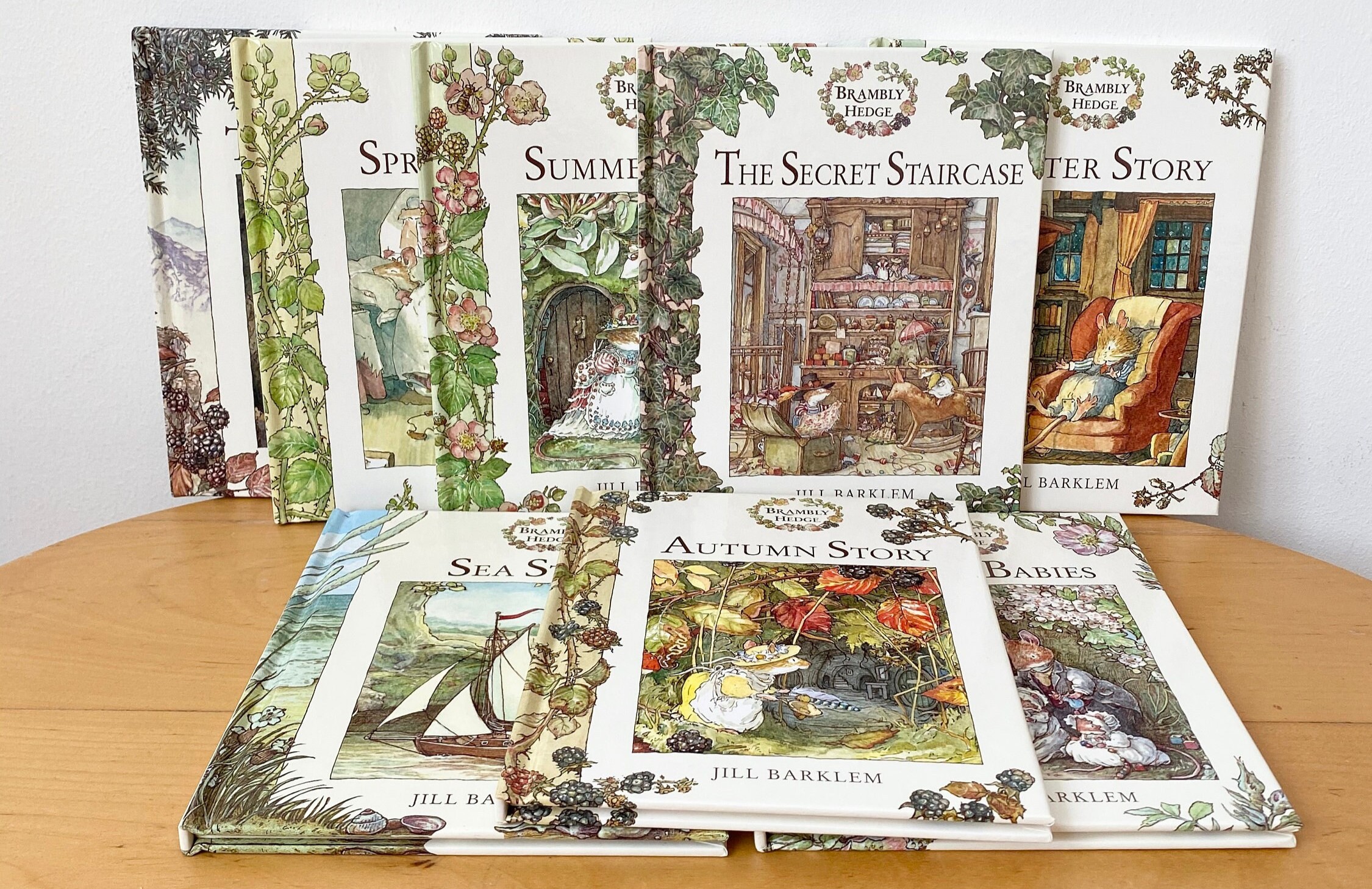 The Brambly Hedge Library Collection - 8 Books ( Miền Dâu Dại Bản Tiếng Anh) | Sách Nhập Khẩu