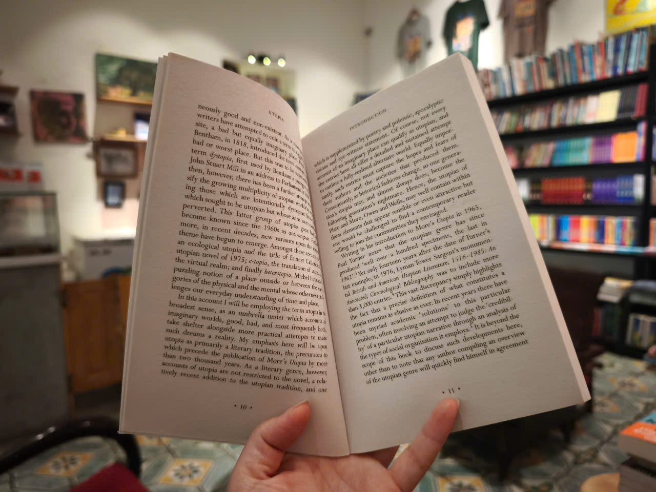 Sách - Utopia by Merlin Coverley - Pocket Essentials - Nonfiction in English