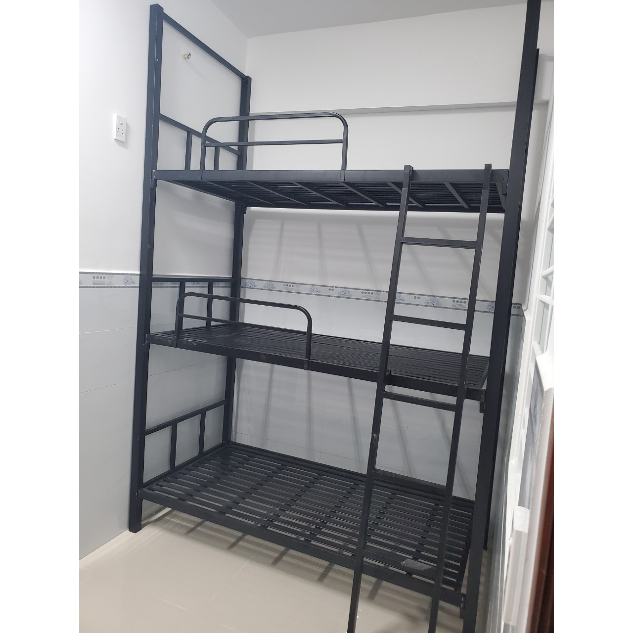 Giường sắt 3 tầng ngang 1m x dài 1m x 1M cao 2m5