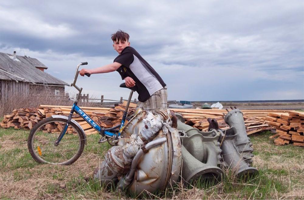 Sách - Space : The Passenger by Various