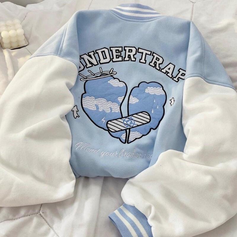 Áo khoác nỉ bomber unisex chất dày cúc bấm thêu chữ UNDERTRAP Áo Khoác Varsity Unisex Cúc Bấm Thêu Nổi Chữ U Chất Nỉ