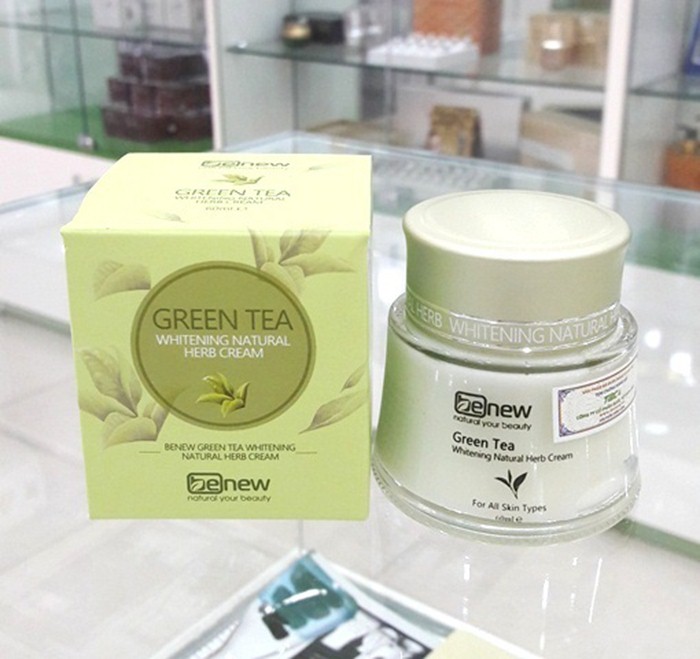 Kem dưỡng trà xanh tái tạo trắng da Benew Green Tea hàn Quốc 50ml + Móc khoá