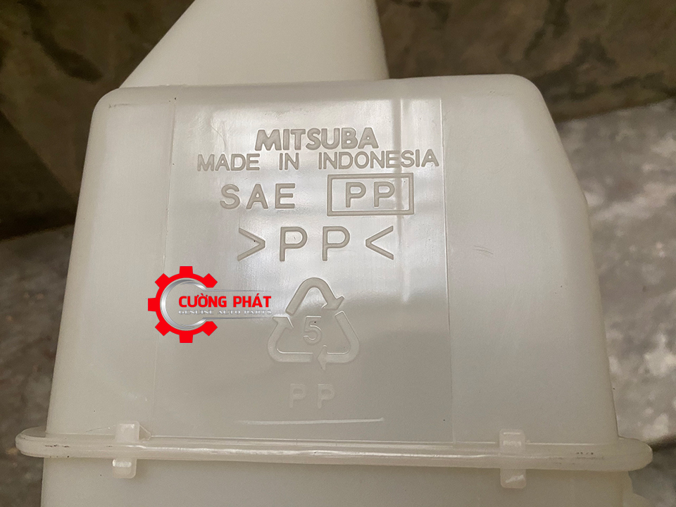 Bình nước rửa kính Mitsubishi Xpander, Xpander Cross mã 8260A443