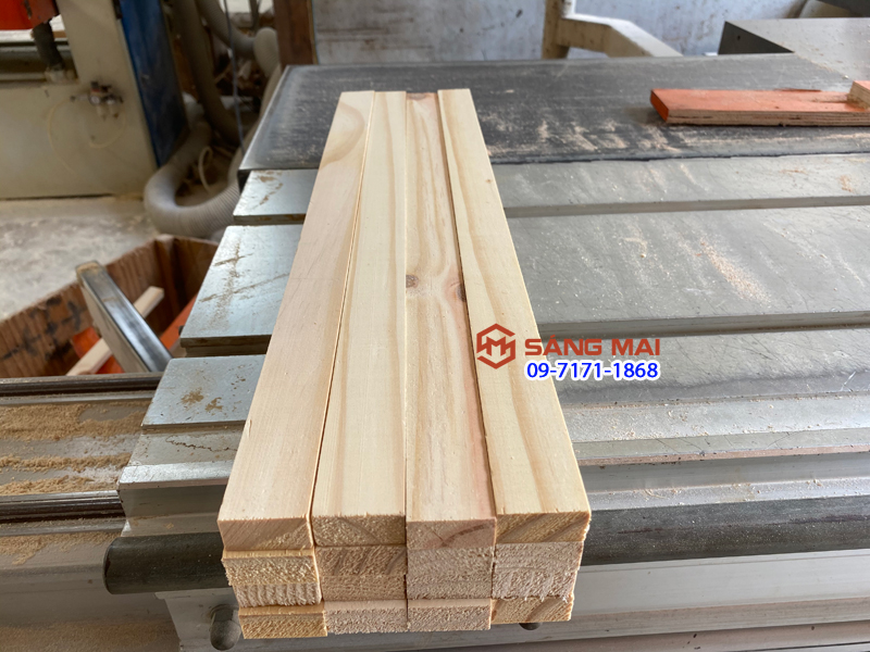 Thanh gỗ thông 3cm x 1,5cm x dài 50cm + láng mịn 4 mặt