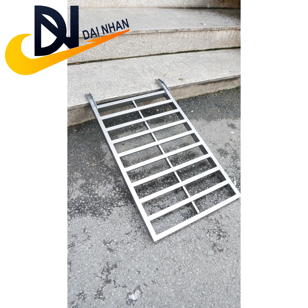 Thang dắt xe máy DAI NHAN chất liệu bằng thép sơn tĩnh điện, chiều rộng 45cm (Bậc thềm từ 15-40cm)
