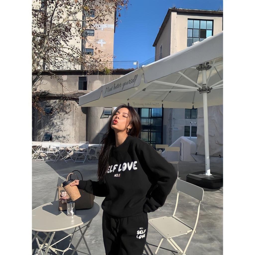 Set Áo Sweater Nỉ SELF LOVE Nữ Kèm Quần Jogger Đen
