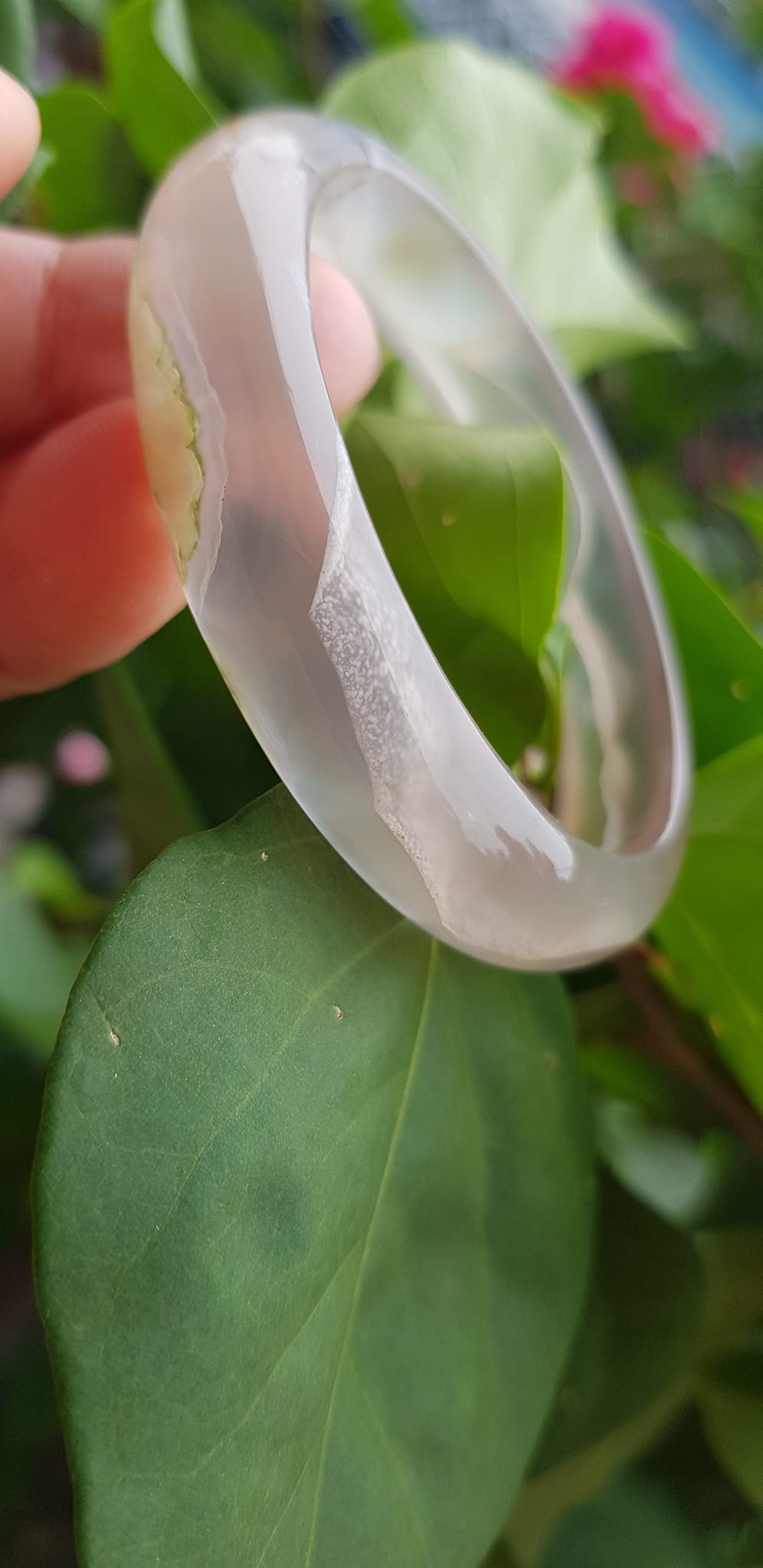 Vòng tay phong thuỷ Nữ Bản Hẹ Đá Mã Não Trắng trong vân hoa đẹp Vòng màu trắng trong Ni 50mm x Cao 12mm x dầy 6,5mm Hợp nữ mệnh kim mệnh Thủy ạ
