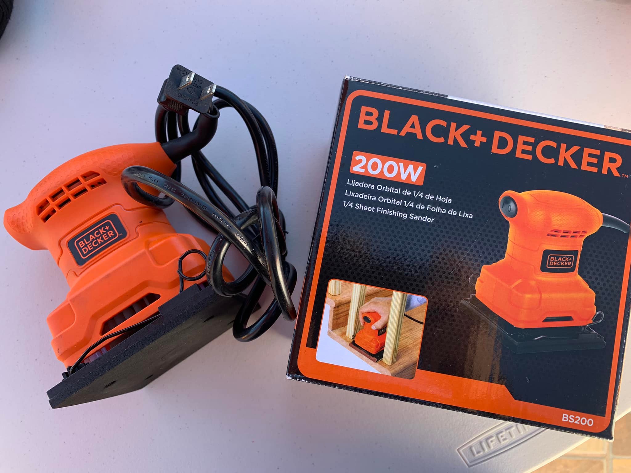 Máy chà nhám vuông 200w BLACK &amp; DECKER BS200-B1- Hàng chính hãng