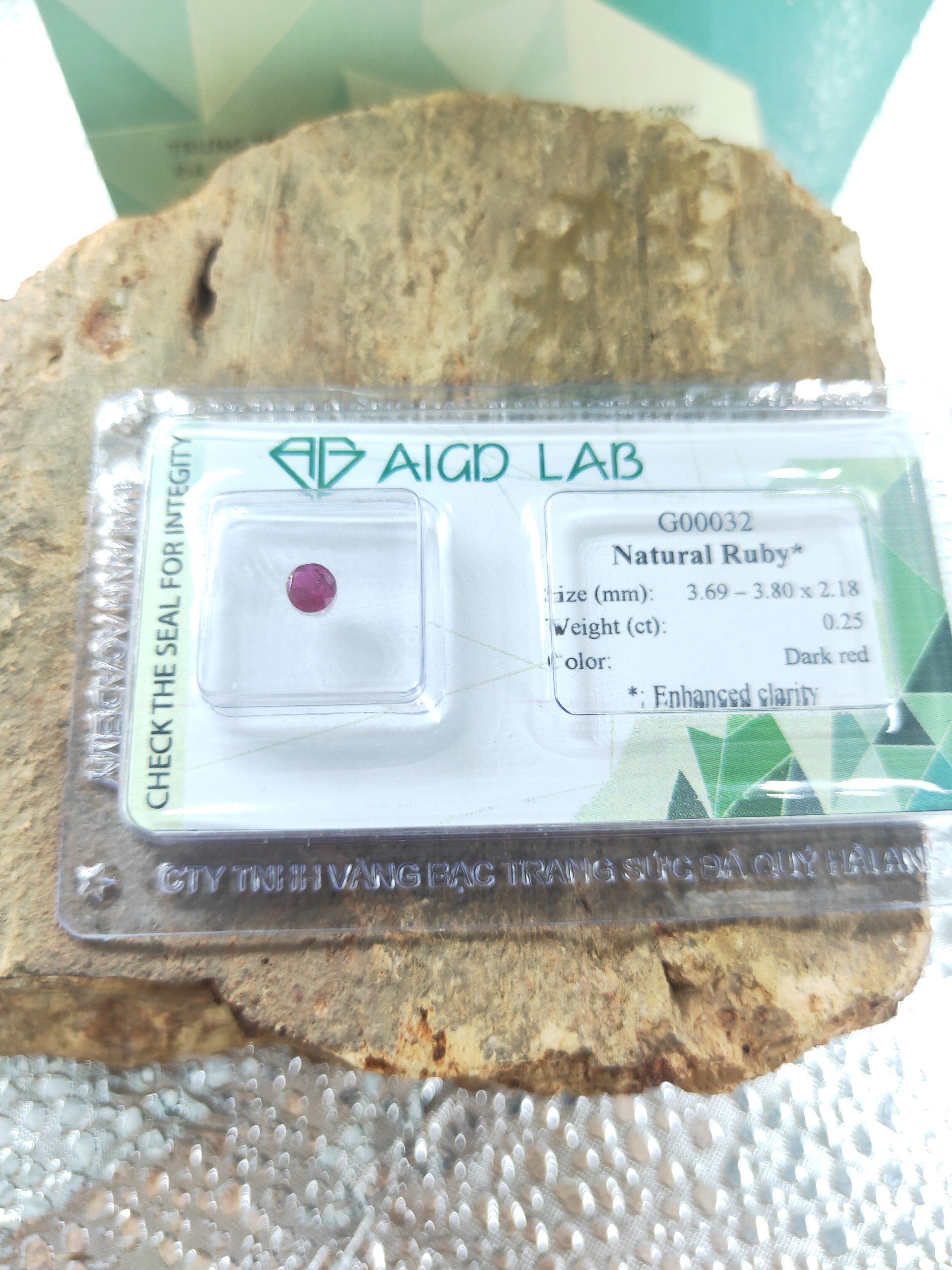 Viên đá Ruby tấm thiên nhiên G00032