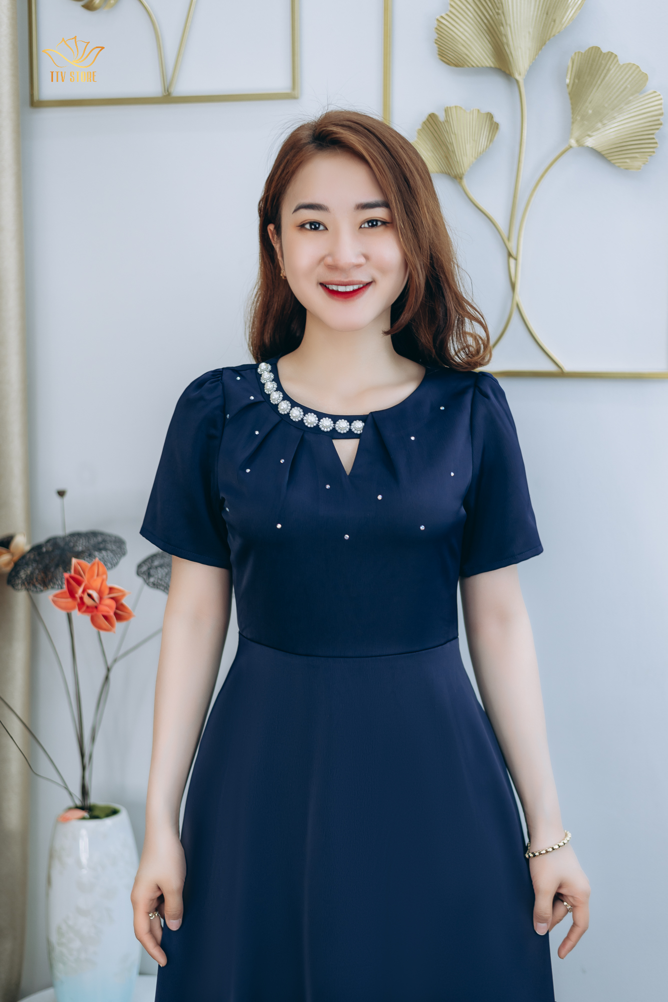 Đầm xòe thiết kế trung niên cao cấp sang trọng Cổ tròn khoét V kết ngọc màu Xanh đen TTV STORE TTV1270