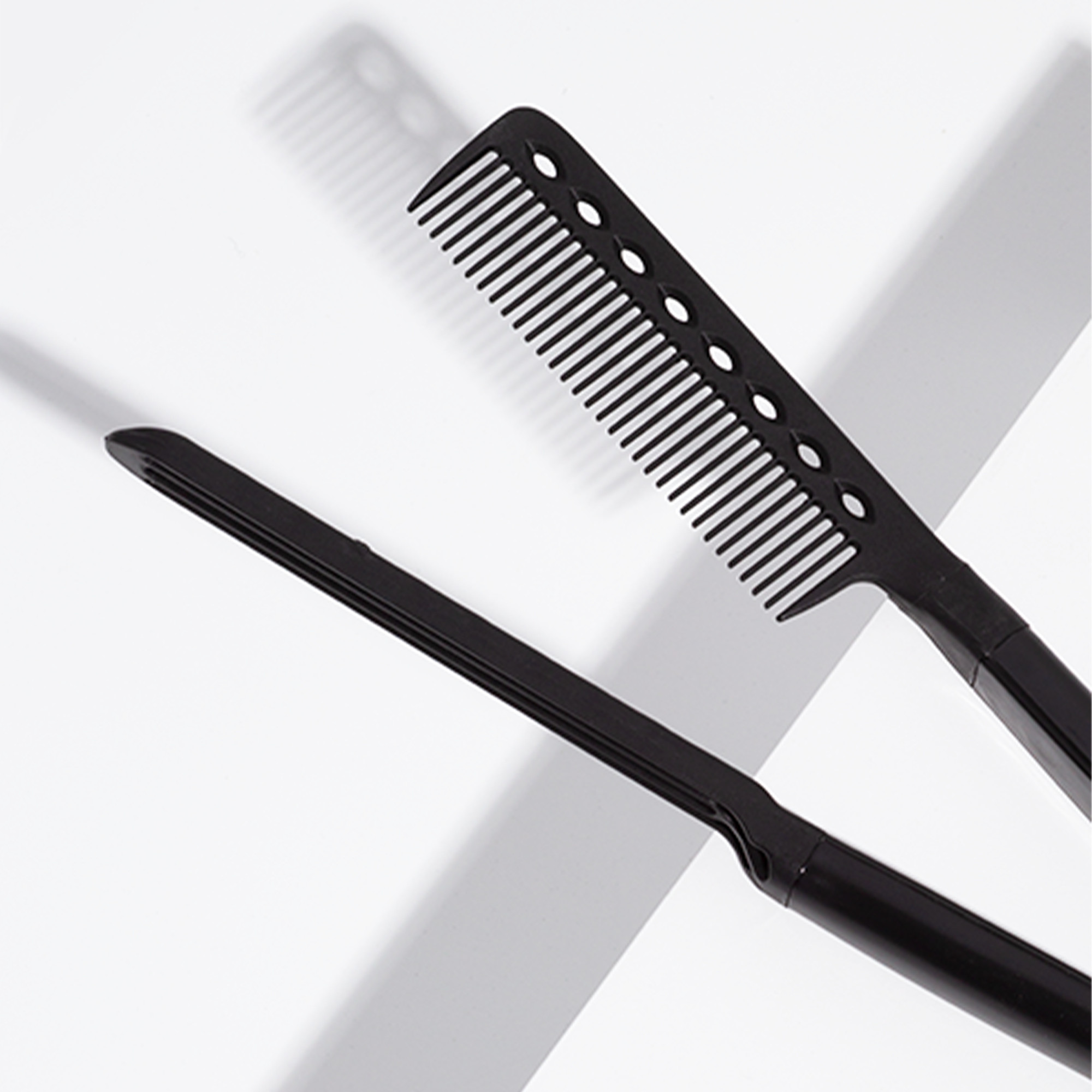 Lược Tạo Kiểu Chuyên Nghiệp PYT Professional Comb - Màu Đen