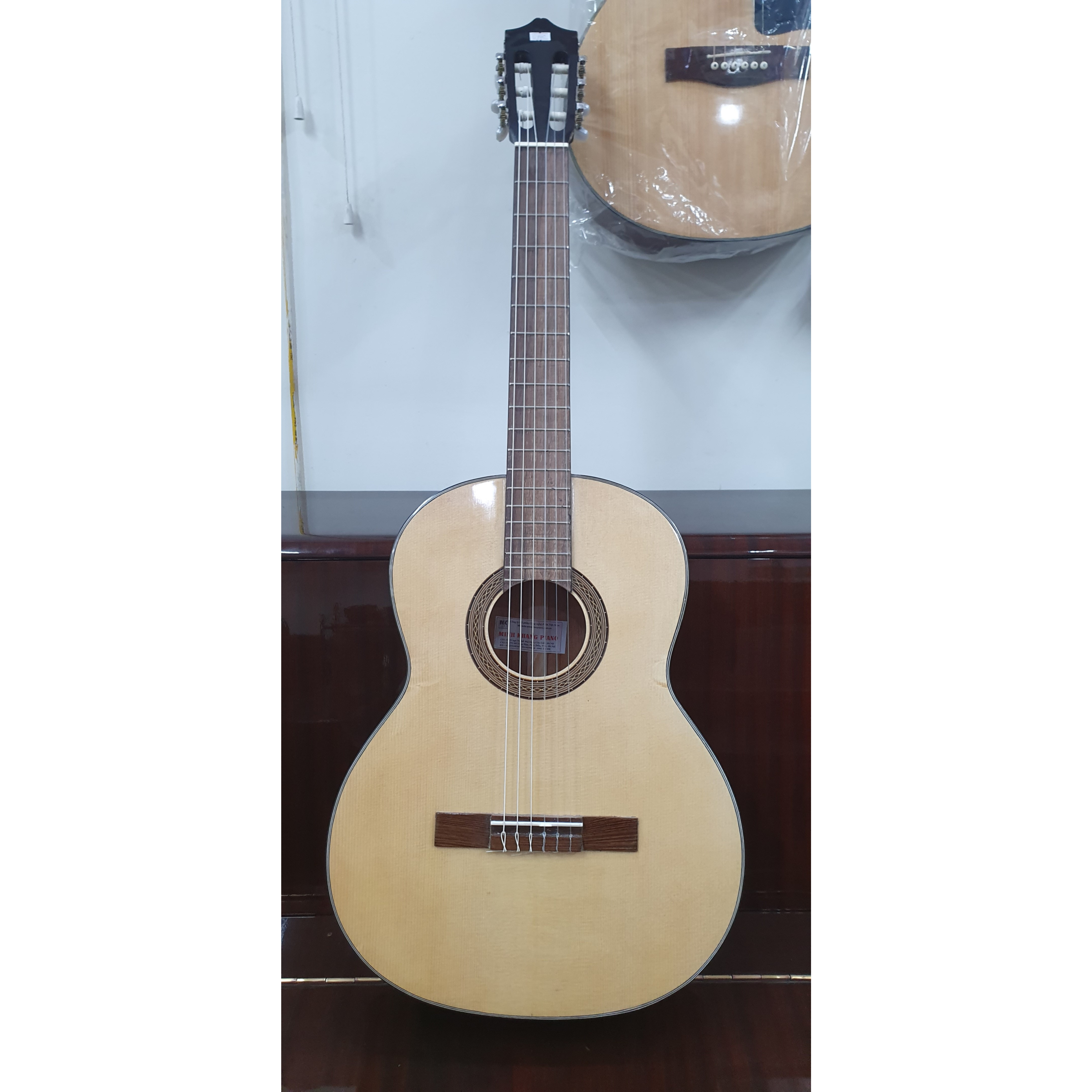 Đàn guitar Classic MKC165, thùng tròn, vân gỗ, size 4, kèm bao da dầy, bộ dây