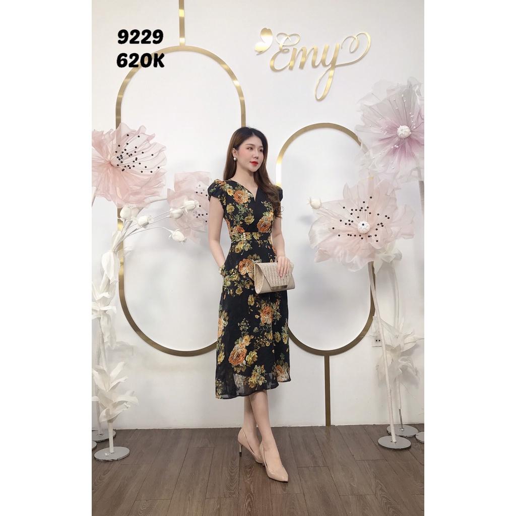 Đầm EMY EM9229 Xoè Hoa Nền Đen