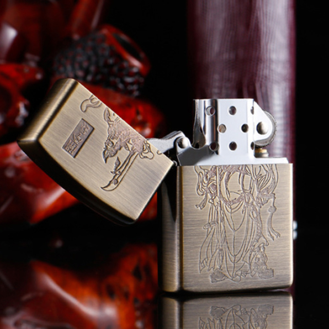 Vỏ Hột Quẹt Bật Lửa Xăng Đá Zorro Z9864A Họa Tiết Quan Công - Dùng Xăng Bấc Đá Cao Cấp