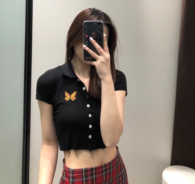 Áo croptop in hoạ tiết tay ngắn cực xinh
