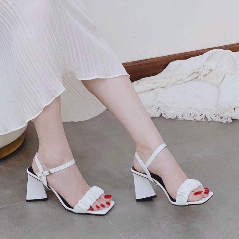 Giày Sandal nữ 7p quai ngang nhún bèo gót Tam giác Đen trắng
