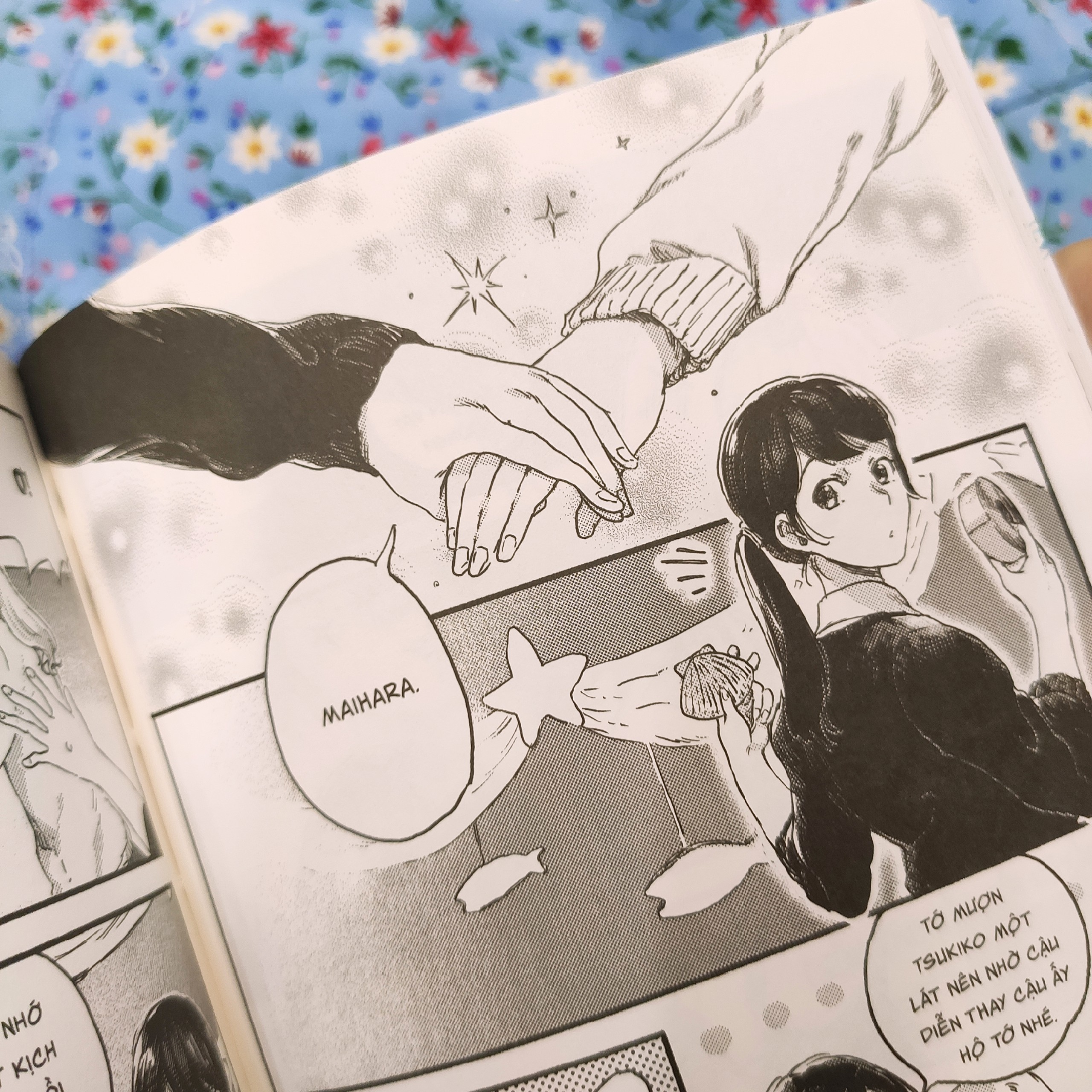 Đêm Và Biển - Tập 1 - Bản Đặc Biệt - Tặng Kèm 2 Postcard + 2 Postcard Màu + 1 Poster A3 + 1 Móc Khóa