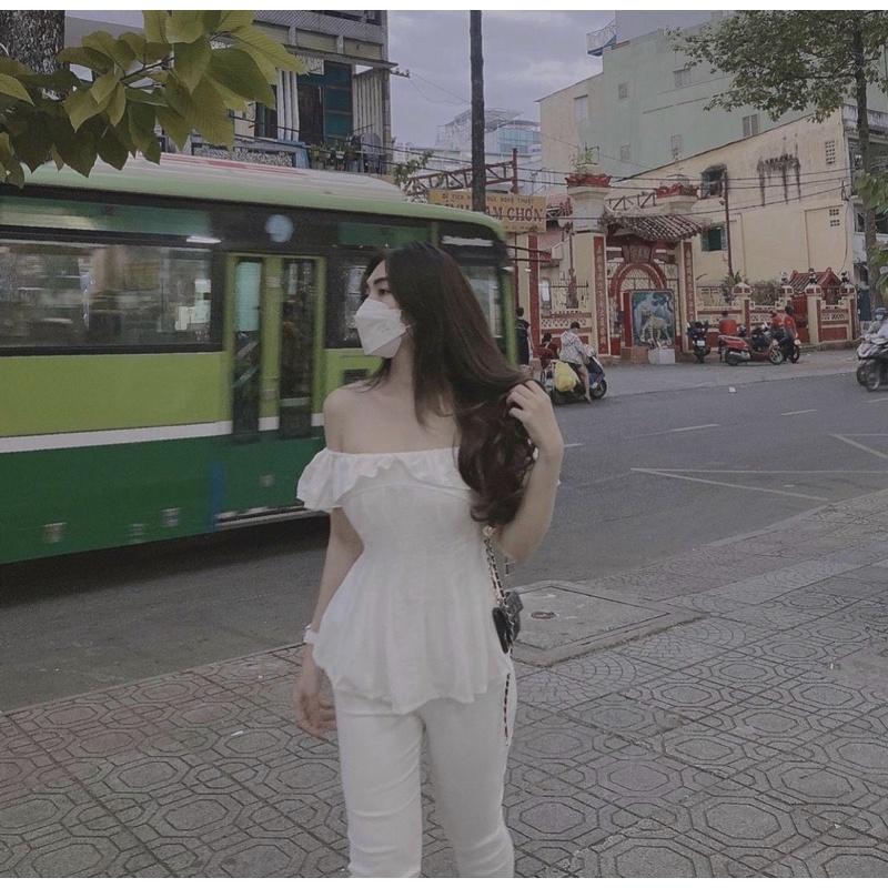 Set áo trắng bẹt vai với quần baggy