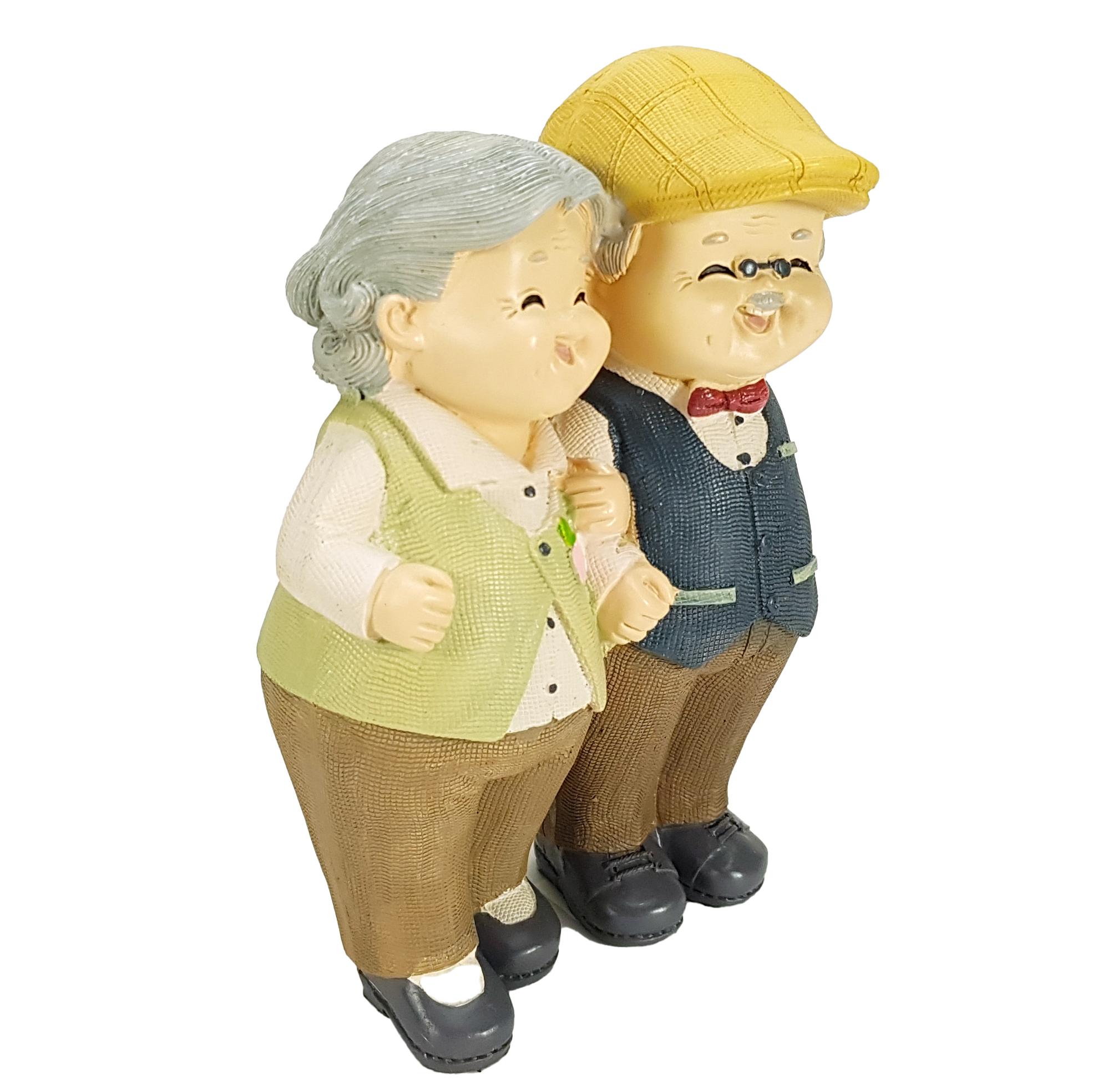 Tượng Ông Bà Đi Dạo