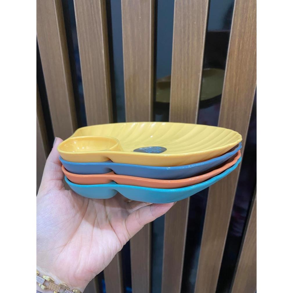 Set 4 đĩa ăn hình sò có ngăn để gia vị chấm