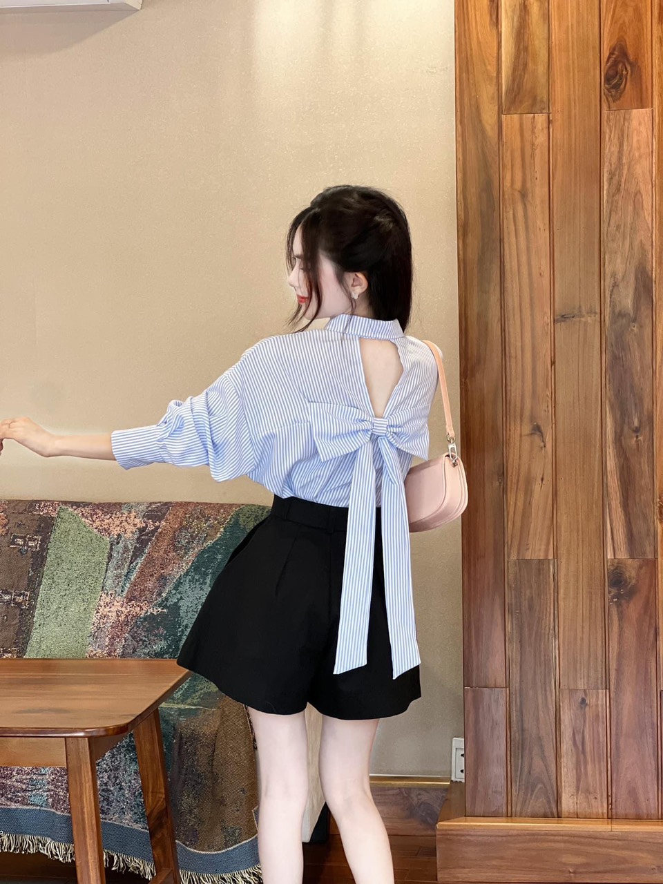 Áo sơ mi sọc phối nơ sau xinh xắn